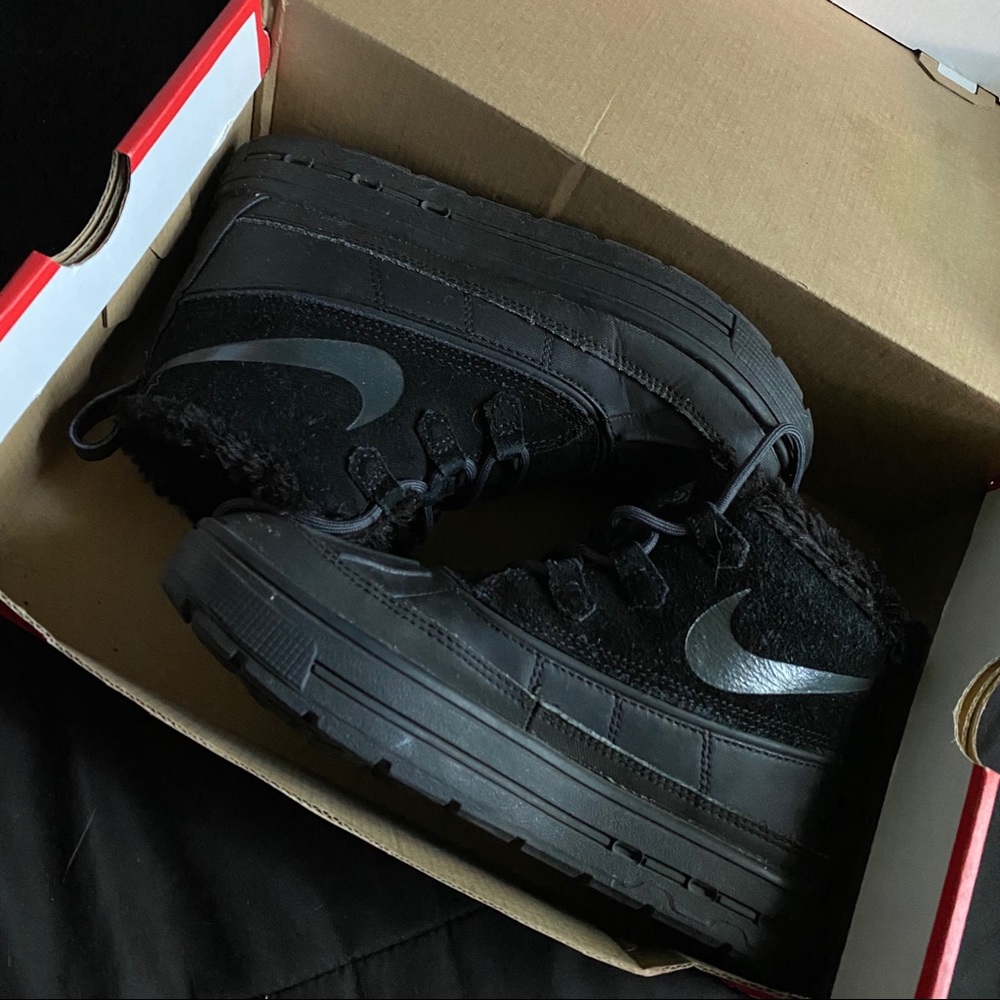 Nike Woodside Chukka Boots